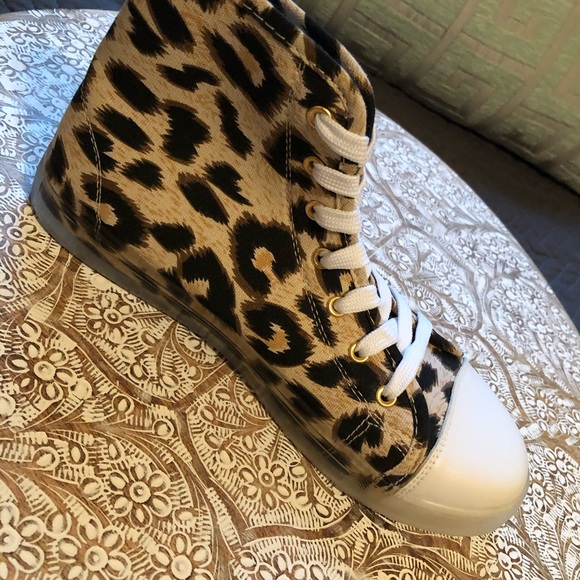 NWT Unique & Chic Leopard Print High Top Sneakers - Picture 15 of 15